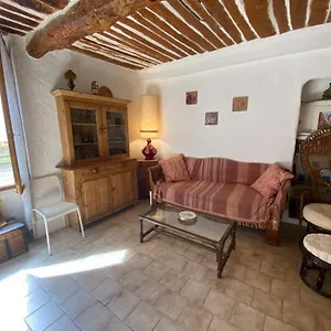  Hébergement de vacances Charmante Petite Maison De Village Au Centre